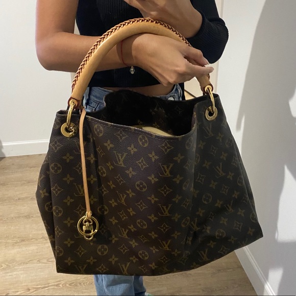 Louis Vuitton Handbags - Louis Vuitton Artsy Handbag Monogram Canvas MM